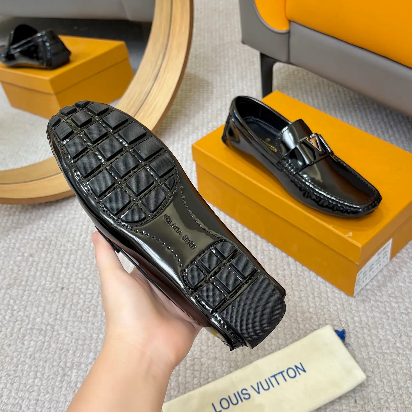 Men's men's shoes 💰420 (Yangli) LV 2⃣️0⃣️2⃣️5️⃣Spring and summer counter GLORIA series models ✈️Original factory special leather production, original last type. A classic driving slip-on casual shoe that shows an elegant style with exquisite craftsmanship details such as Monogram embossing all over the upper🌀Italian imported calfskin fabric Sheepskin foot pads➕Inside～Private mold replica sole Unique style Comfortable driving slip-on Size: 4-12 (38-46) Comes with [Counter packaging: original box, wrapping paper, card, instruction manual, shoehorn, cloth bag] No pressure to enter and leave the counter!